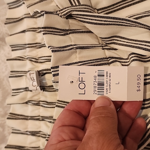 Womens shorts - Picture 2 of 3